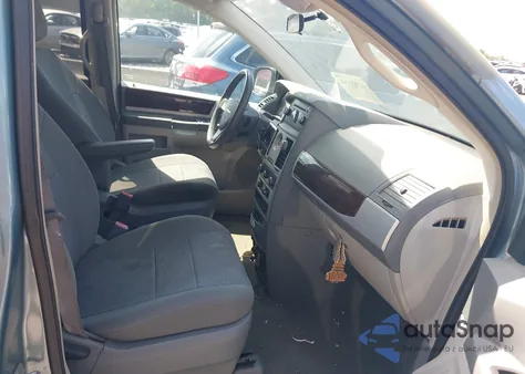 2010 Chrysler Town & Country Touring из США, поврежденный, VIN 2A4RR5D13AR348213